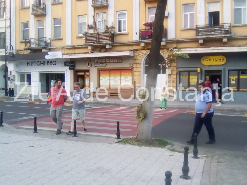 protest inedit la constanta in apropierea prefecturii incredibil ce varianta de protest au ales mai multi protest inedit la constanta in apropierea prefecturii incredibil ce varianta de protest au ales mai multi