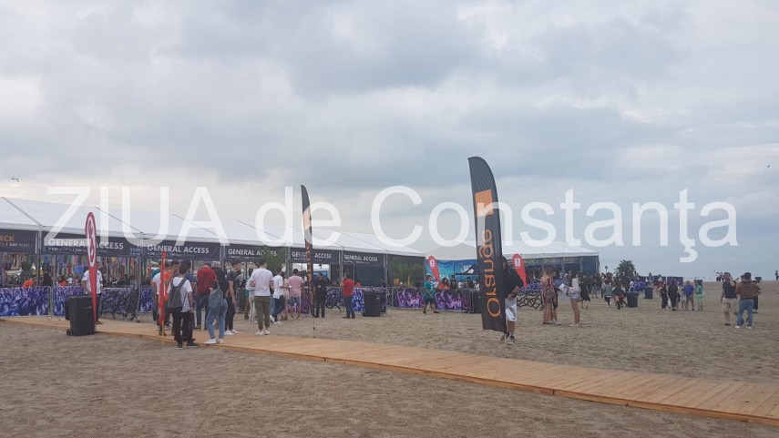 live imagini de la eveniment festivalul neversea la start ploaia nu a speriat spectatorii dornici de live imagini de la eveniment festivalul neversea la start ploaia nu a speriat spectatorii dornici de