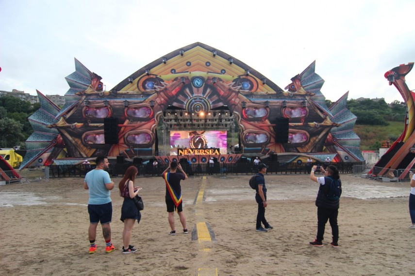 live imagini de la eveniment festivalul neversea la start ploaia nu a speriat spectatorii dornici de live imagini de la eveniment festivalul neversea la start ploaia nu a speriat spectatorii dornici de