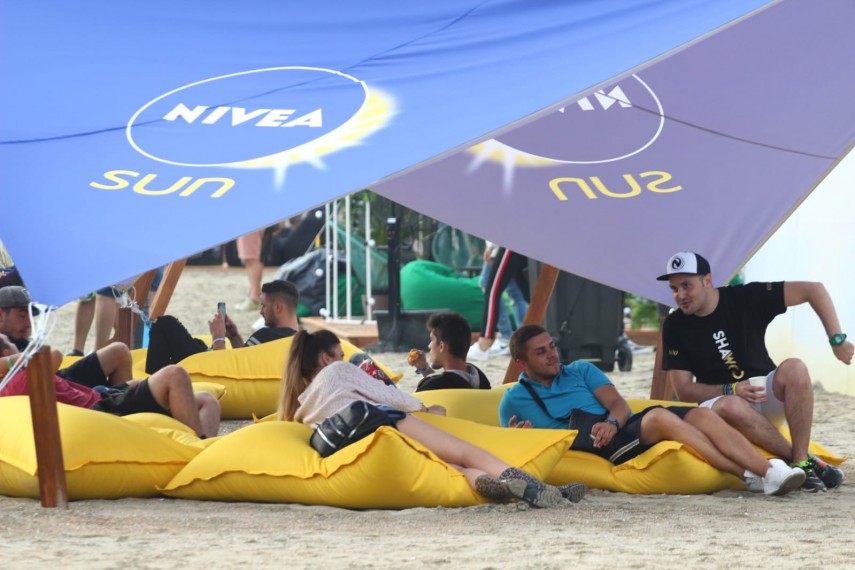 live imagini de la eveniment festivalul neversea la start ploaia nu a speriat spectatorii dornici de live imagini de la eveniment festivalul neversea la start ploaia nu a speriat spectatorii dornici de