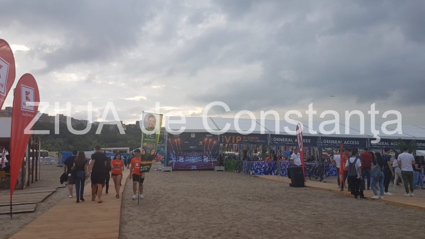 live imagini de la eveniment festivalul neversea la start ploaia nu a speriat spectatorii dornici de live imagini de la eveniment festivalul neversea la start ploaia nu a speriat spectatorii dornici de