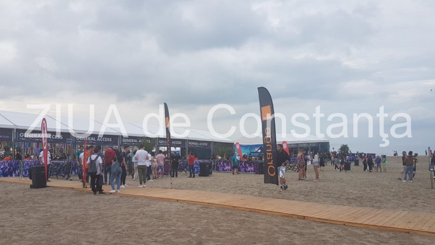live imagini de la eveniment festivalul neversea la start ploaia nu a speriat spectatorii dornici de live imagini de la eveniment festivalul neversea la start ploaia nu a speriat spectatorii dornici de