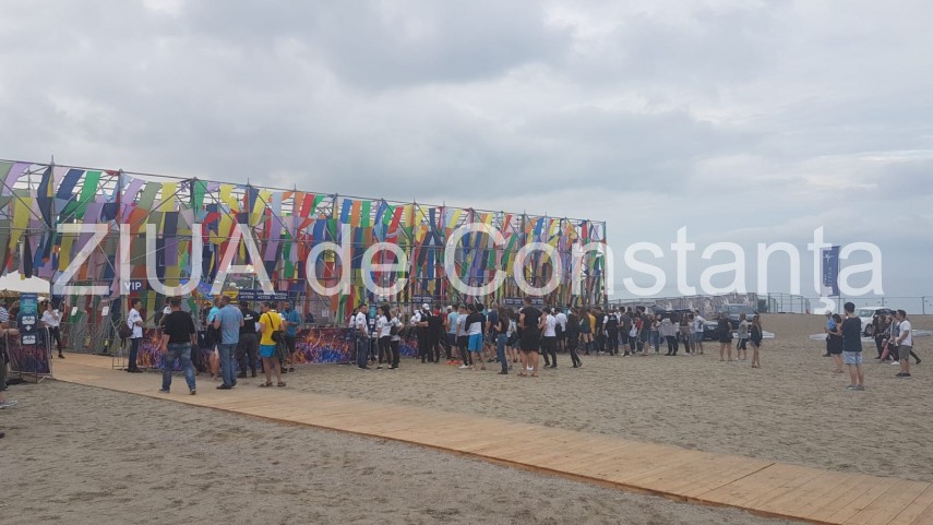 live imagini de la eveniment festivalul neversea la start ploaia nu a speriat spectatorii dornici de live imagini de la eveniment festivalul neversea la start ploaia nu a speriat spectatorii dornici de