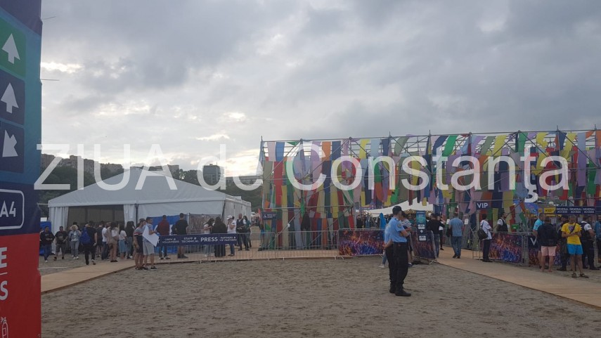 live imagini de la eveniment festivalul neversea la start ploaia nu a speriat spectatorii dornici de live imagini de la eveniment festivalul neversea la start ploaia nu a speriat spectatorii dornici de