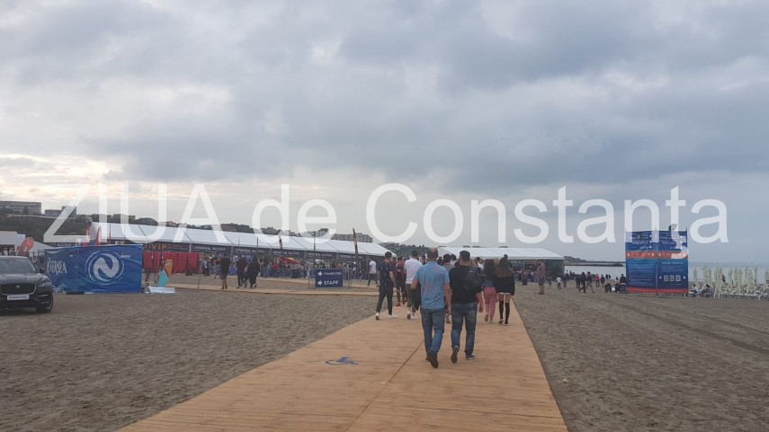 live imagini de la eveniment festivalul neversea la start ploaia nu a speriat spectatorii dornici de live imagini de la eveniment festivalul neversea la start ploaia nu a speriat spectatorii dornici de