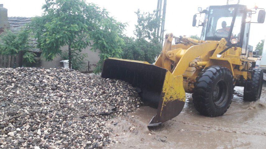 trafic oprit pe dn22a harsova tulcea din cauza ploii torentiale 663489 trafic oprit pe dn22a harsova tulcea din cauza ploii torentiale 663489