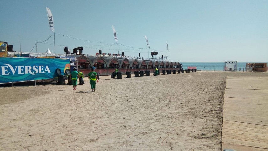 angajatii polaris m holding asigura salubrizarea la festivalul neversea impreuna putem pastra o imagine angajatii polaris m holding asigura salubrizarea la festivalul neversea impreuna putem pastra o imagine