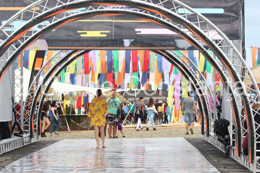 neversea ziua 1 ploaia torentiala nu i a speriat pe festivalieri hardwell si alan walker au facut show neversea ziua 1 ploaia torentiala nu i a speriat pe festivalieri hardwell si alan walker au facut show