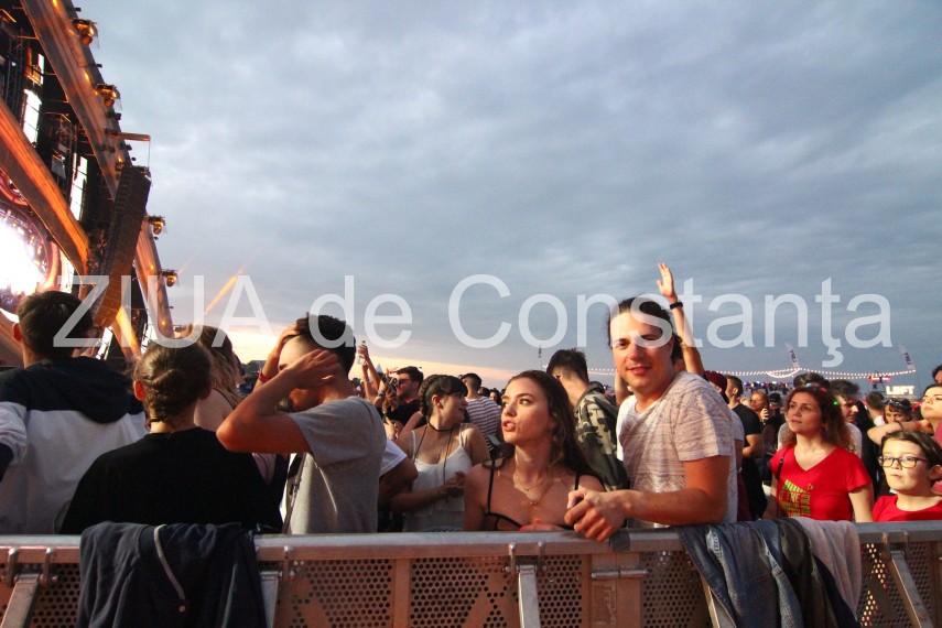 neversea ziua 1 ploaia torentiala nu i a speriat pe festivalieri hardwell si alan walker au facut show neversea ziua 1 ploaia torentiala nu i a speriat pe festivalieri hardwell si alan walker au facut show