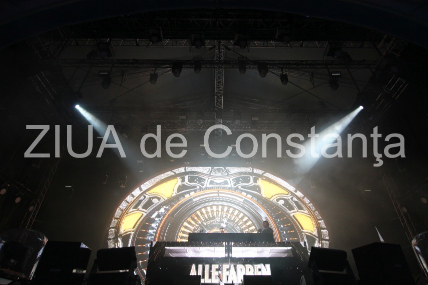 neversea ziua 1 ploaia torentiala nu i a speriat pe festivalieri hardwell si alan walker au facut show neversea ziua 1 ploaia torentiala nu i a speriat pe festivalieri hardwell si alan walker au facut show