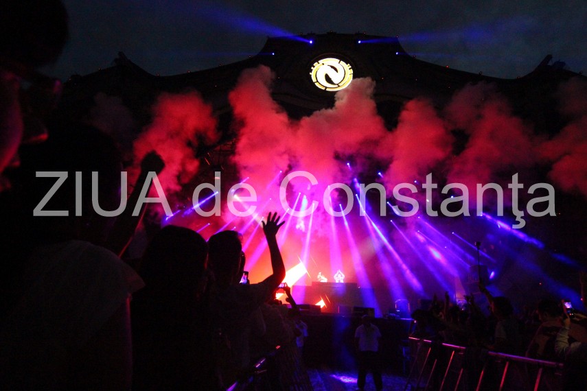 neversea ziua 1 ploaia torentiala nu i a speriat pe festivalieri hardwell si alan walker au facut show neversea ziua 1 ploaia torentiala nu i a speriat pe festivalieri hardwell si alan walker au facut show