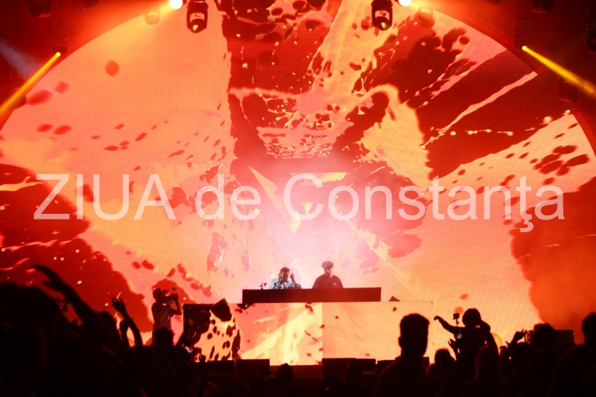 neversea ziua 1 ploaia torentiala nu i a speriat pe festivalieri hardwell si alan walker au facut show neversea ziua 1 ploaia torentiala nu i a speriat pe festivalieri hardwell si alan walker au facut show