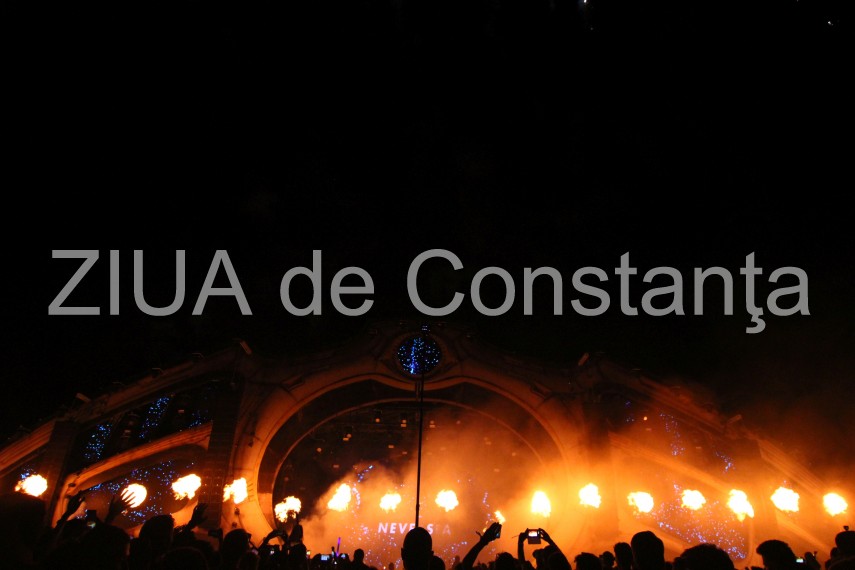 neversea ziua 1 ploaia torentiala nu i a speriat pe festivalieri hardwell si alan walker au facut show neversea ziua 1 ploaia torentiala nu i a speriat pe festivalieri hardwell si alan walker au facut show