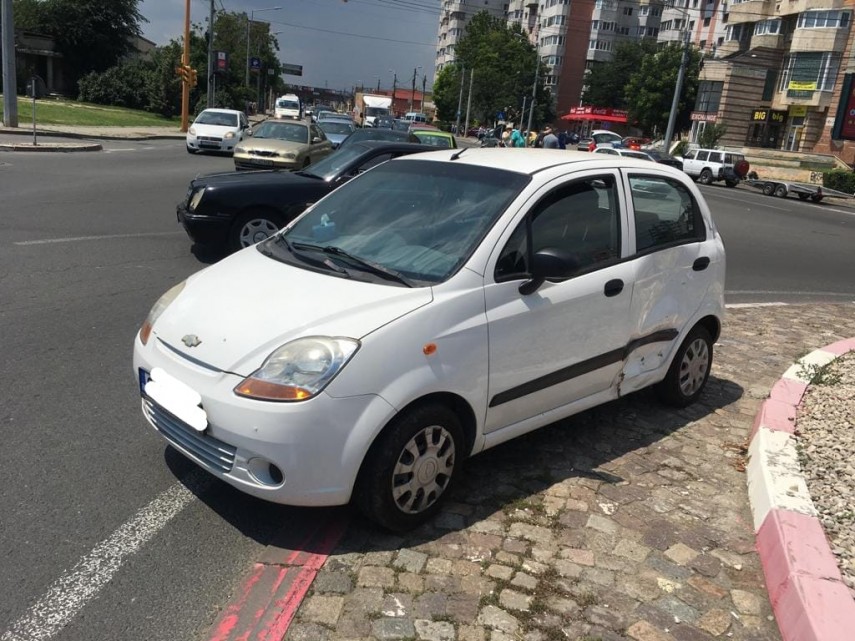 imagini de la eveniment motociclist lovit de o masina intr o intersectie mare din constanta cine este imagini de la eveniment motociclist lovit de o masina intr o intersectie mare din constanta cine este