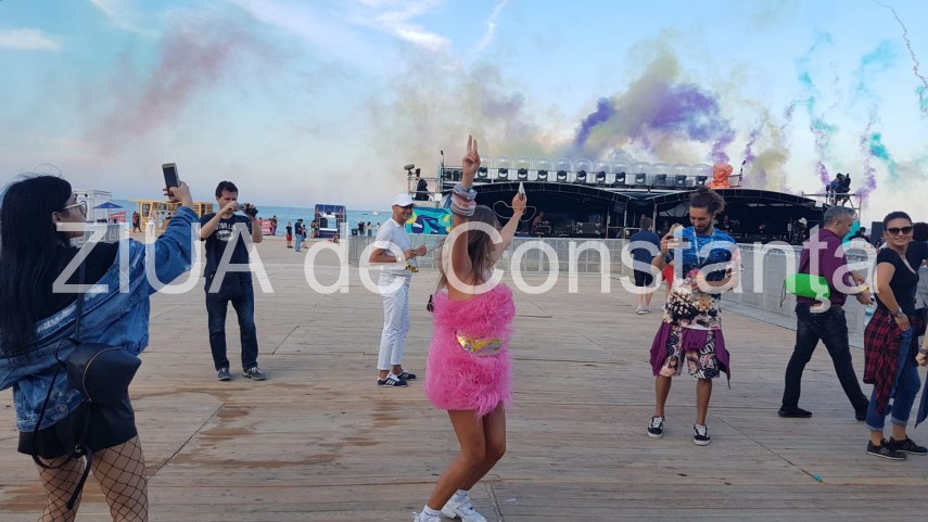 neversea ziua 3 armin van buuren 5 ore de muzica trance 58 000 de fani au dansat pana la rasarit galerie neversea ziua 3 armin van buuren 5 ore de muzica trance 58 000 de fani au dansat pana la rasarit galerie