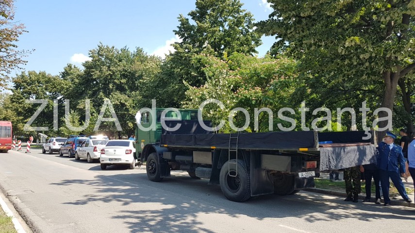 live imagini de la inmormantarea capitanului comandor pm florin rotaru cazut in accidentul aviatic de live imagini de la inmormantarea capitanului comandor pm florin rotaru cazut in accidentul aviatic de