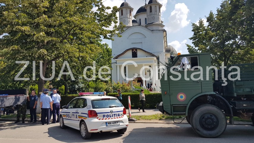 live imagini de la inmormantarea capitanului comandor pm florin rotaru cazut in accidentul aviatic de live imagini de la inmormantarea capitanului comandor pm florin rotaru cazut in accidentul aviatic de