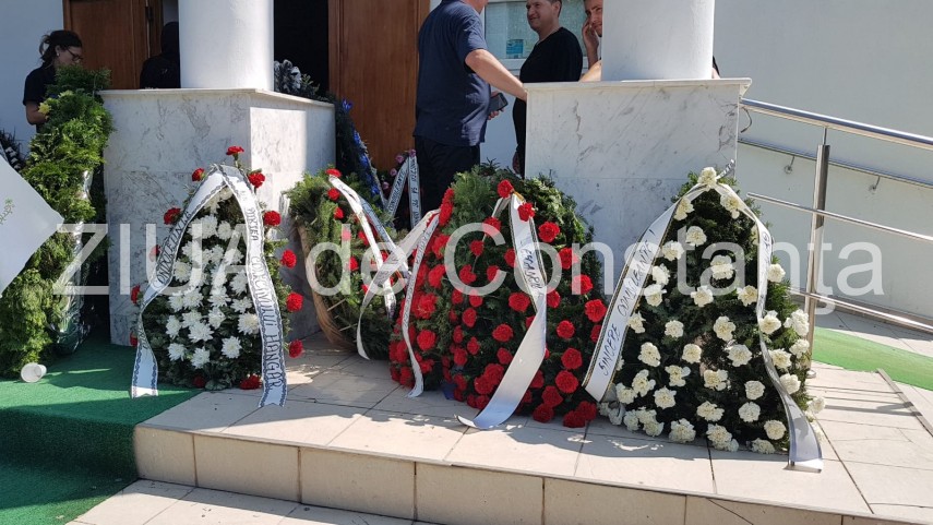 live imagini de la inmormantarea capitanului comandor pm florin rotaru cazut in accidentul aviatic de live imagini de la inmormantarea capitanului comandor pm florin rotaru cazut in accidentul aviatic de