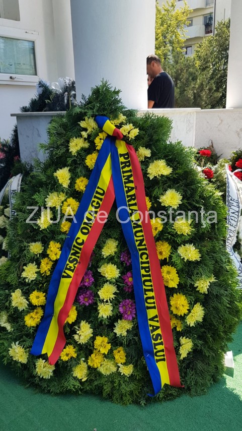 live imagini de la inmormantarea capitanului comandor pm florin rotaru cazut in accidentul aviatic de live imagini de la inmormantarea capitanului comandor pm florin rotaru cazut in accidentul aviatic de