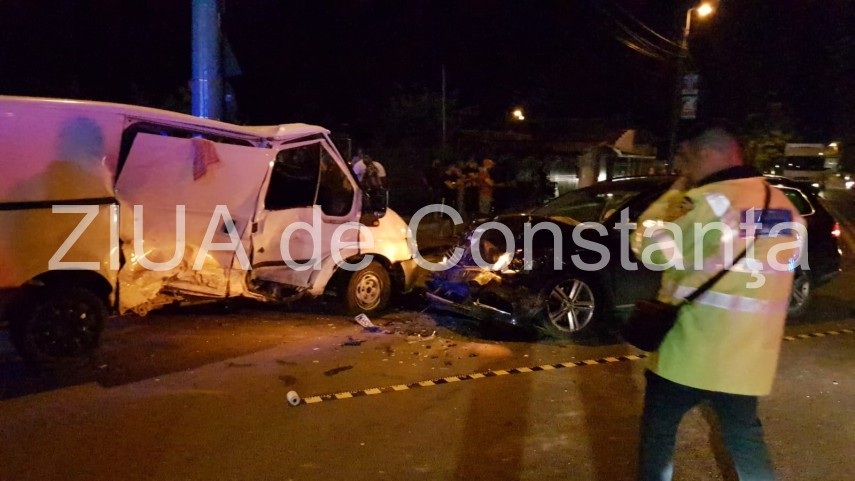 imagini de la eveniment accident rutier grav pe bulevardul ic bratianu din constanta in zona politiei imagini de la eveniment accident rutier grav pe bulevardul ic bratianu din constanta in zona politiei