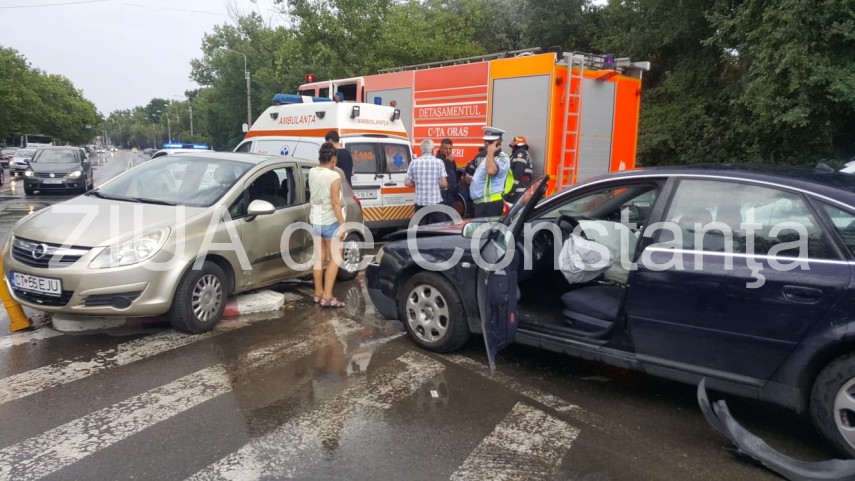 imagini de la eveniment accident rutier pe strada soveja o persoana incarcerata 664547 imagini de la eveniment accident rutier pe strada soveja o persoana incarcerata 664547