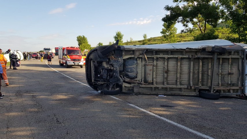 accident in lant in judetul suceava doua microbuze de calatori implicate cinci persoane au fost ranite accident in lant in judetul suceava doua microbuze de calatori implicate cinci persoane au fost ranite
