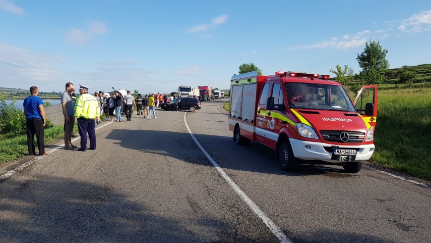 accident in lant in judetul suceava doua microbuze de calatori implicate cinci persoane au fost ranite accident in lant in judetul suceava doua microbuze de calatori implicate cinci persoane au fost ranite