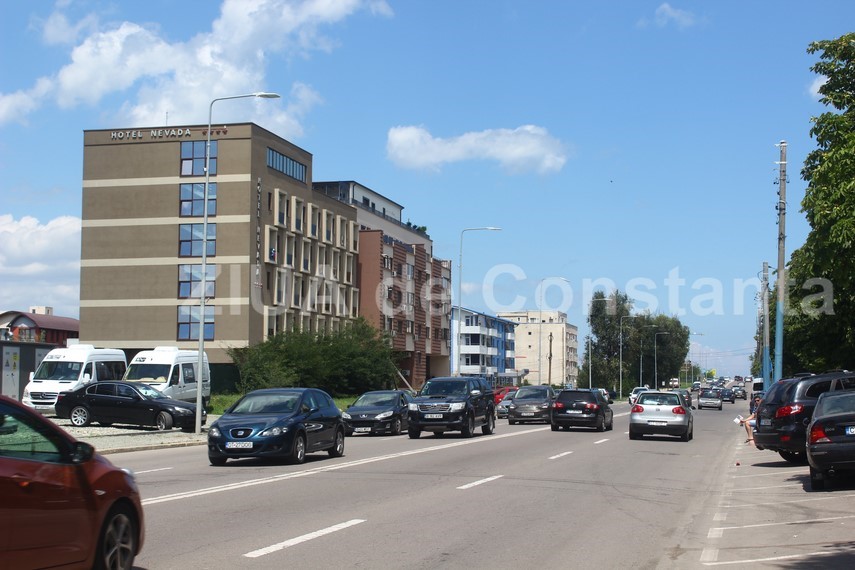 linia dubla continua din dreptul unui supermarket de pe aurel vlaicu marul discordiei intre locuitori linia dubla continua din dreptul unui supermarket de pe aurel vlaicu marul discordiei intre locuitori