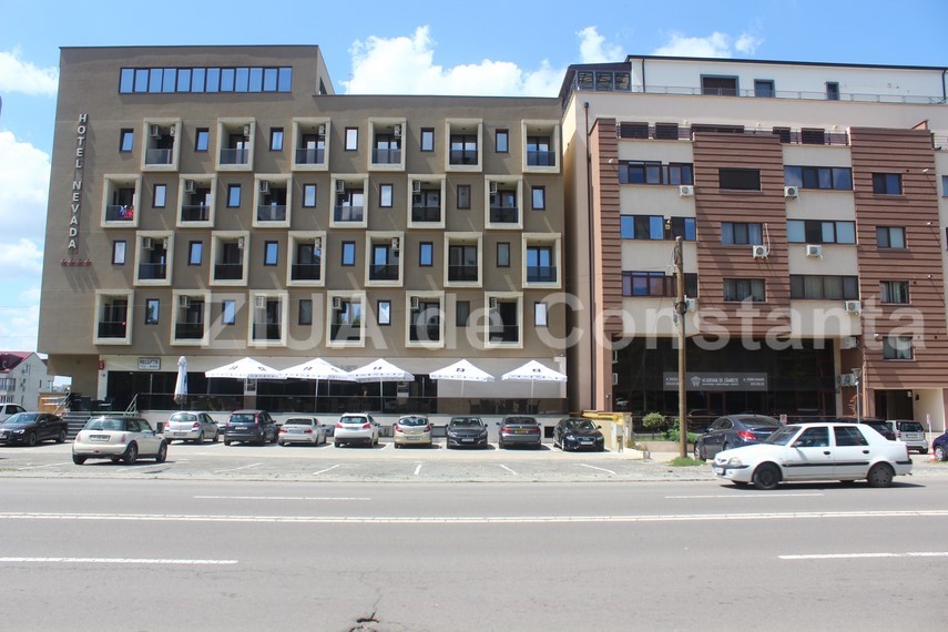 linia dubla continua din dreptul unui supermarket de pe aurel vlaicu marul discordiei intre locuitori linia dubla continua din dreptul unui supermarket de pe aurel vlaicu marul discordiei intre locuitori