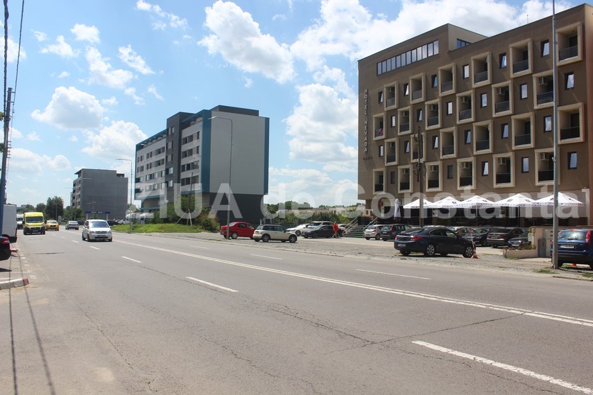 linia dubla continua din dreptul unui supermarket de pe aurel vlaicu marul discordiei intre locuitori linia dubla continua din dreptul unui supermarket de pe aurel vlaicu marul discordiei intre locuitori