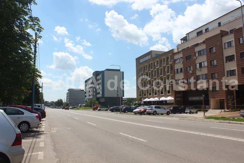 linia dubla continua din dreptul unui supermarket de pe aurel vlaicu marul discordiei intre locuitori linia dubla continua din dreptul unui supermarket de pe aurel vlaicu marul discordiei intre locuitori