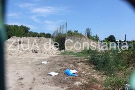 Locuitorii sunt nemulţumiţi. Poliţia Locală a amendat Black Sea Design Concept Pământul rezultat din săpătura unui imobil de pe Primăverii, depozitat în incinta stadionului de rugby (galerie foto) 