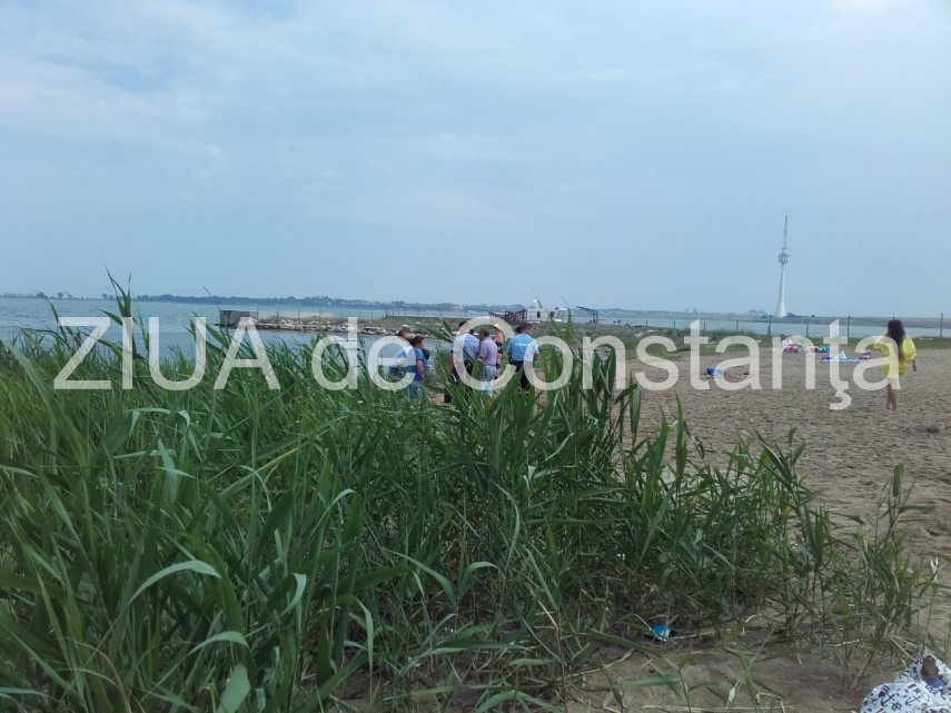 barbat scos din lacul techirghiol medicii la fata locului 665365 barbat scos din lacul techirghiol medicii la fata locului 665365