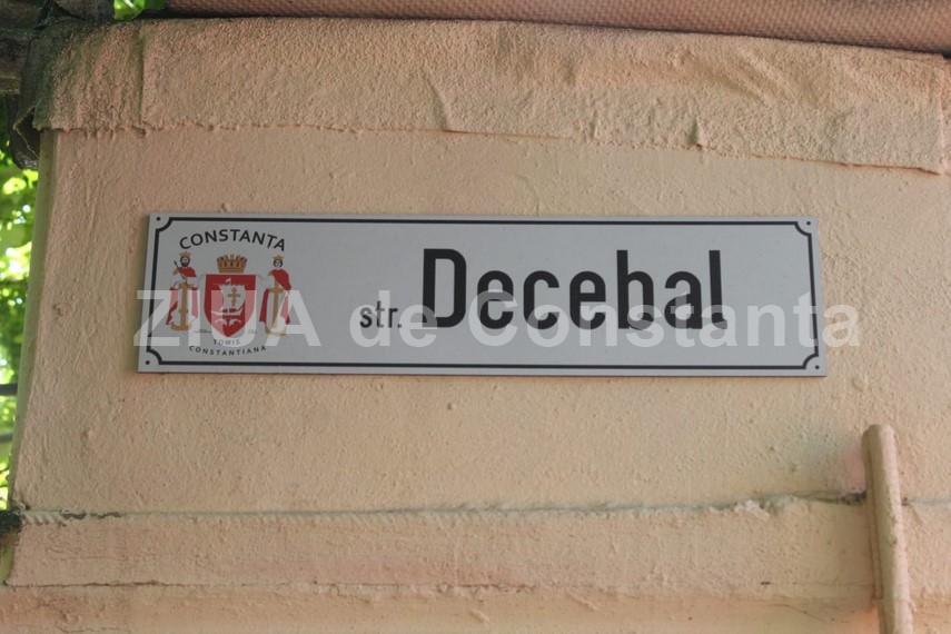 actiunea de inlocuire a placutelor stradale pe cladiri si in intersectiile principale din constanta se actiunea de inlocuire a placutelor stradale pe cladiri si in intersectiile principale din constanta se