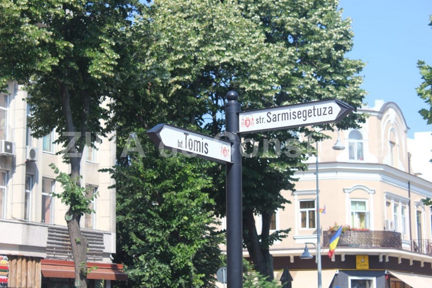 actiunea de inlocuire a placutelor stradale pe cladiri si in intersectiile principale din constanta se actiunea de inlocuire a placutelor stradale pe cladiri si in intersectiile principale din constanta se