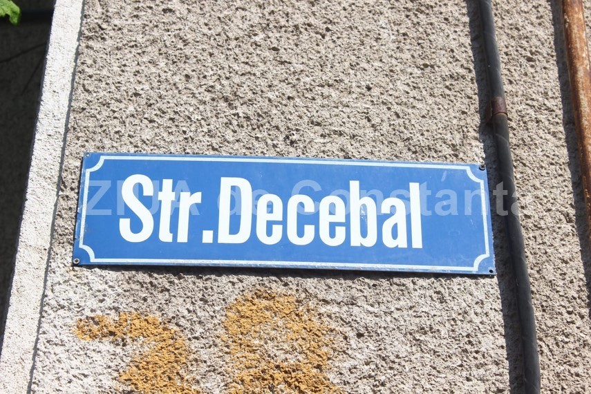 actiunea de inlocuire a placutelor stradale pe cladiri si in intersectiile principale din constanta se actiunea de inlocuire a placutelor stradale pe cladiri si in intersectiile principale din constanta se