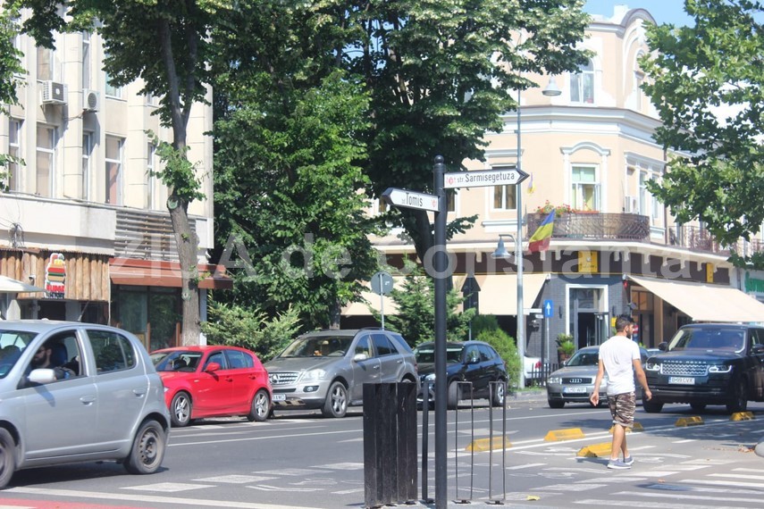 actiunea de inlocuire a placutelor stradale pe cladiri si in intersectiile principale din constanta se actiunea de inlocuire a placutelor stradale pe cladiri si in intersectiile principale din constanta se