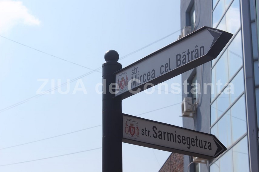 actiunea de inlocuire a placutelor stradale pe cladiri si in intersectiile principale din constanta se actiunea de inlocuire a placutelor stradale pe cladiri si in intersectiile principale din constanta se