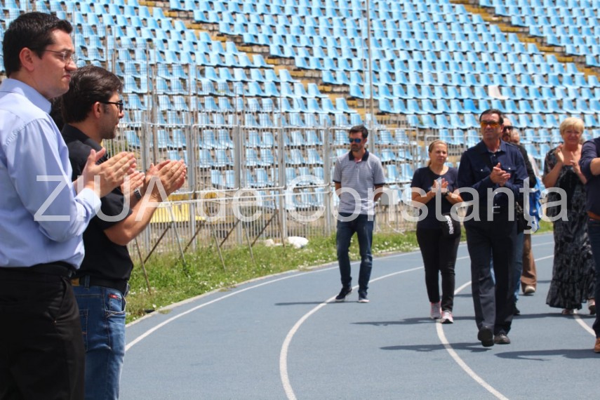 imagini de la eveniment constanta inmormantarea lui dumitru mihailescu ultimul tur de pista pe stadionul imagini de la eveniment constanta inmormantarea lui dumitru mihailescu ultimul tur de pista pe stadionul