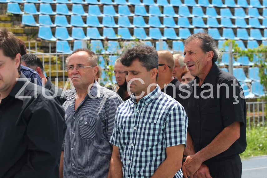 imagini de la eveniment constanta inmormantarea lui dumitru mihailescu ultimul tur de pista pe stadionul imagini de la eveniment constanta inmormantarea lui dumitru mihailescu ultimul tur de pista pe stadionul