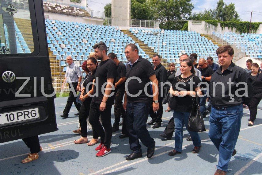imagini de la eveniment constanta inmormantarea lui dumitru mihailescu ultimul tur de pista pe stadionul imagini de la eveniment constanta inmormantarea lui dumitru mihailescu ultimul tur de pista pe stadionul