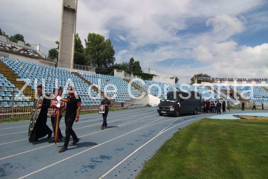 imagini de la eveniment constanta inmormantarea lui dumitru mihailescu ultimul tur de pista pe stadionul imagini de la eveniment constanta inmormantarea lui dumitru mihailescu ultimul tur de pista pe stadionul