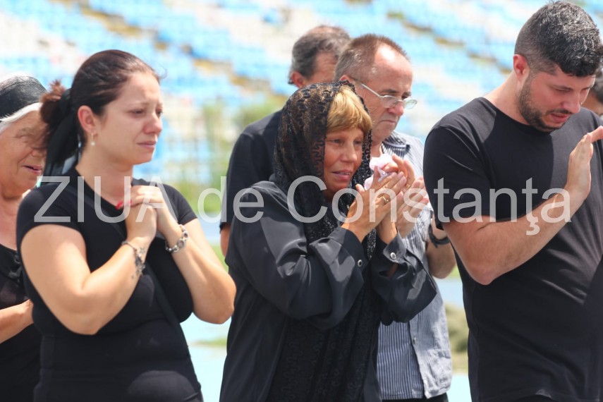 imagini de la eveniment constanta inmormantarea lui dumitru mihailescu ultimul tur de pista pe stadionul imagini de la eveniment constanta inmormantarea lui dumitru mihailescu ultimul tur de pista pe stadionul