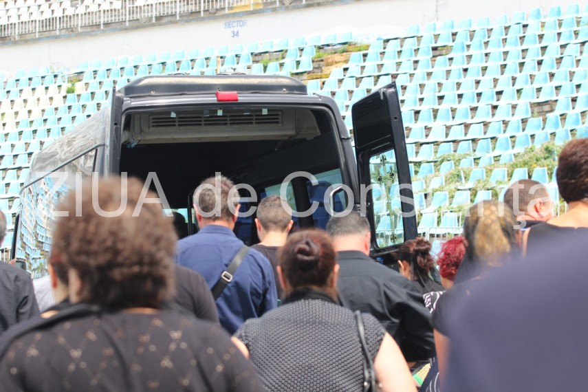 imagini de la eveniment constanta inmormantarea lui dumitru mihailescu ultimul tur de pista pe stadionul imagini de la eveniment constanta inmormantarea lui dumitru mihailescu ultimul tur de pista pe stadionul