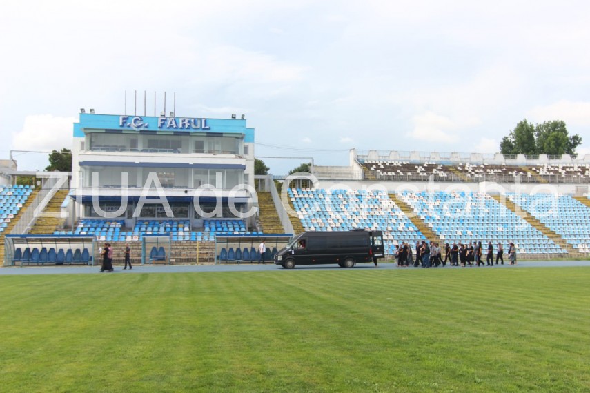imagini de la eveniment constanta inmormantarea lui dumitru mihailescu ultimul tur de pista pe stadionul imagini de la eveniment constanta inmormantarea lui dumitru mihailescu ultimul tur de pista pe stadionul