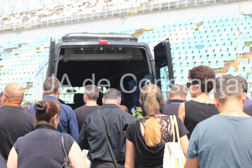 imagini de la eveniment constanta inmormantarea lui dumitru mihailescu ultimul tur de pista pe stadionul imagini de la eveniment constanta inmormantarea lui dumitru mihailescu ultimul tur de pista pe stadionul
