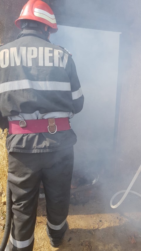 incendiu violent in localitatea baia judetul tulcea pompierii isu delta chemati in ajutor galerie foto incendiu violent in localitatea baia judetul tulcea pompierii isu delta chemati in ajutor galerie foto