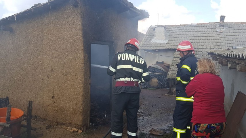 incendiu violent in localitatea baia judetul tulcea pompierii isu delta chemati in ajutor galerie foto incendiu violent in localitatea baia judetul tulcea pompierii isu delta chemati in ajutor galerie foto