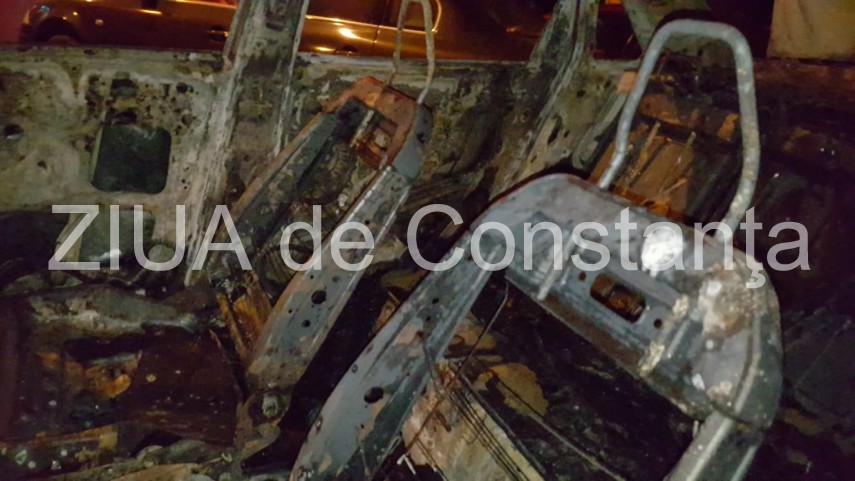 dezastru intr o parcare din constanta un autoturism a luat foc alte doua au fost afectate politia ancheteaza dezastru intr o parcare din constanta un autoturism a luat foc alte doua au fost afectate politia ancheteaza