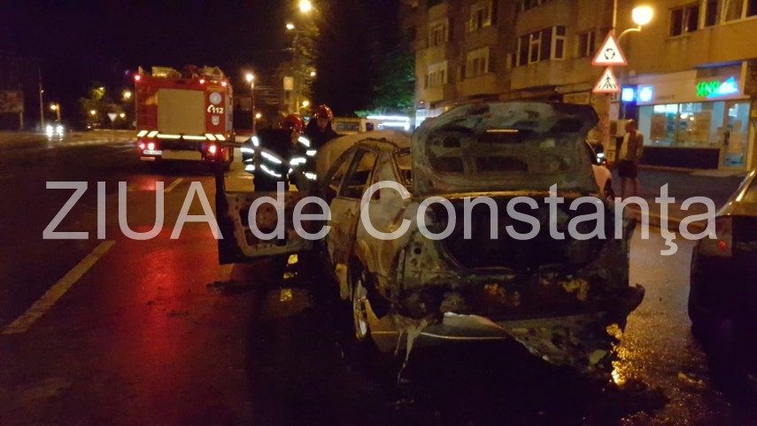 dezastru intr o parcare din constanta un autoturism a luat foc alte doua au fost afectate politia ancheteaza dezastru intr o parcare din constanta un autoturism a luat foc alte doua au fost afectate politia ancheteaza